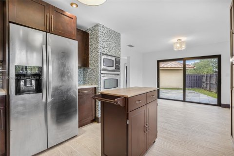 Casa en alquiler en Miami, Florida, 4 dormitorios, 131.27 m2 № 1954376 - foto 12