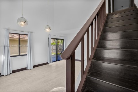 Casa en alquiler en Miami, Florida, 4 dormitorios, 131.27 m2 № 1954376 - foto 5