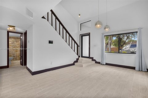 Casa en alquiler en Miami, Florida, 4 dormitorios, 131.27 m2 № 1954376 - foto 7