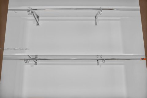 Casa en alquiler en Miami, Florida, 4 dormitorios, 131.27 m2 № 1954376 - foto 14