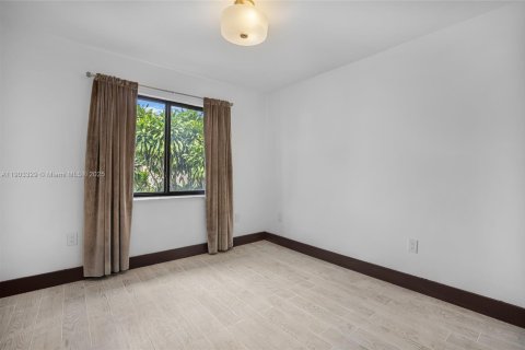 Casa en alquiler en Miami, Florida, 4 dormitorios, 131.27 m2 № 1954376 - foto 21