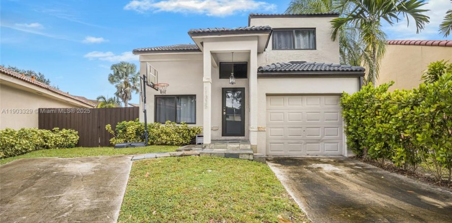 Casa en Miami, Florida 4 dormitorios, 131.27 m2 № 1954376