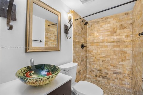 Casa en alquiler en Miami, Florida, 4 dormitorios, 131.27 m2 № 1954376 - foto 8