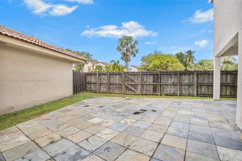 Casa en alquiler en Miami, Florida, 4 dormitorios, 131.27 m2 № 1954376 - foto 24