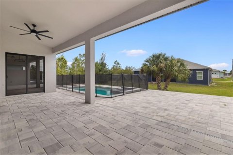 House in Port Charlotte, Florida 3 bedrooms, 184.41 sq.m. № 2196588 - photo 29