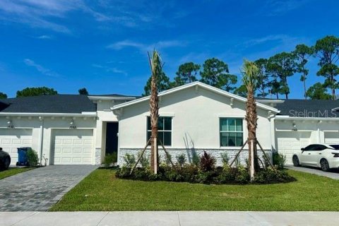 House in Palm Bay, Florida 2 bedrooms, 121.33 sq.m. № 2366636