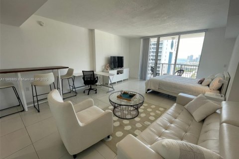 Купить кондоминиум в Майами, Флорида 46.73м2, № 1692775 - фото 9