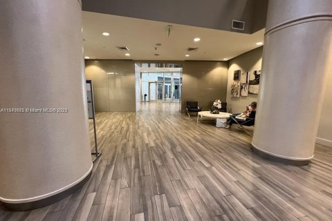 Купить кондоминиум в Майами, Флорида 46.73м2, № 1692775 - фото 17