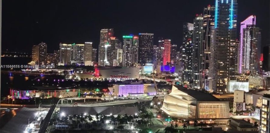 Estudio en el Condominio en Miami, Florida № 1692775