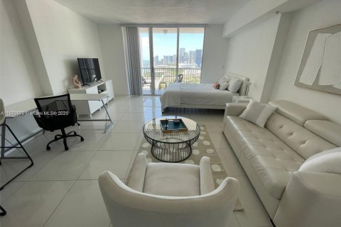 Купить кондоминиум в Майами, Флорида 46.73м2, № 1692775 - фото 5