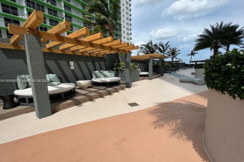 Купить кондоминиум в Майами, Флорида 46.73м2, № 1692775 - фото 22
