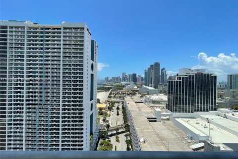 Купить кондоминиум в Майами, Флорида 46.73м2, № 1692775 - фото 12