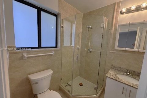 Villa ou maison à louer à Coral Gables, Floride: 2 chambres, 221.11 m2 № 2033161 - photo 8