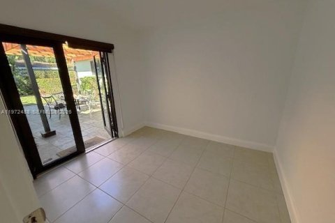 Villa ou maison à louer à Coral Gables, Floride: 2 chambres, 221.11 m2 № 2033161 - photo 11