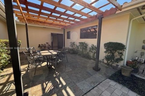 Villa ou maison à louer à Coral Gables, Floride: 2 chambres, 221.11 m2 № 2033161 - photo 16