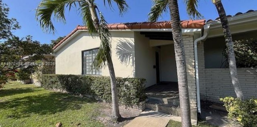 Villa ou maison à Coral Gables, Floride 2 chambres, 221.11 m2 № 2033161