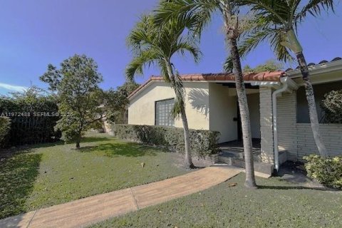 Villa ou maison à louer à Coral Gables, Floride: 2 chambres, 221.11 m2 № 2033161 - photo 2