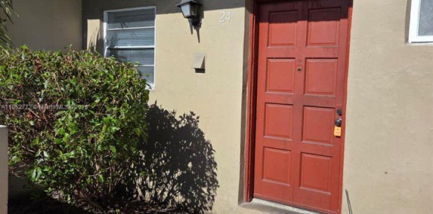 Villa ou maison à Davie, Floride 2 chambres, 96.62 m2 № 1877767