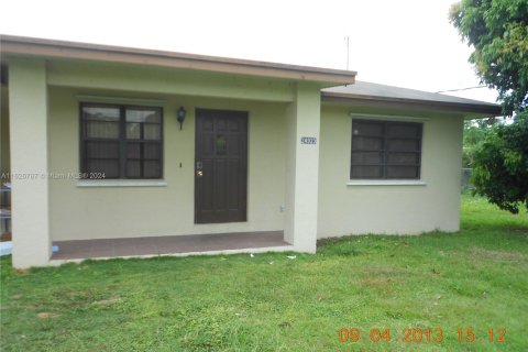 House in Homestead, Florida 1 bedroom, 76.55 sq.m. № 1281048 - photo 1