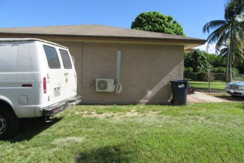 House in Homestead, Florida 1 bedroom, 76.55 sq.m. № 1281048 - photo 18