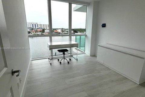 Condo in Sunny Isles Beach, Florida, 3 bedrooms  № 1883826 - photo 11