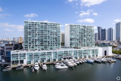Condo in Sunny Isles Beach, Florida, 3 bedrooms  № 1883826 - photo 1
