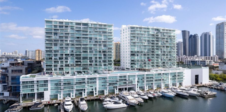 Condo in Sunny Isles Beach, Florida, 3 bedrooms  № 1883826