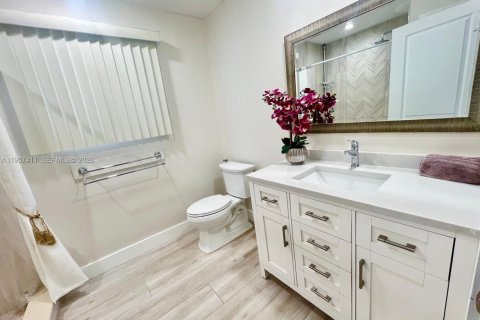 House in Miami, Florida 4 bedrooms, 173.17 sq.m. № 2011287 - photo 26