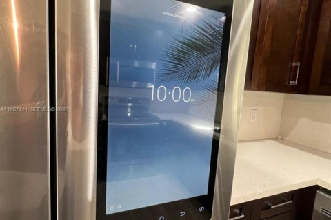 House in Miami, Florida 4 bedrooms, 173.17 sq.m. № 2011287 - photo 13