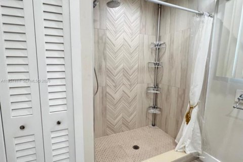 House in Miami, Florida 4 bedrooms, 173.17 sq.m. № 2011287 - photo 28