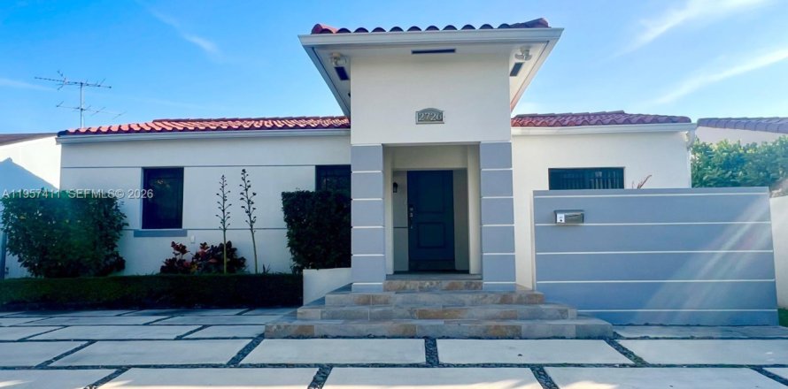 House in Miami, Florida 4 bedrooms, 173.17 sq.m. № 2011287