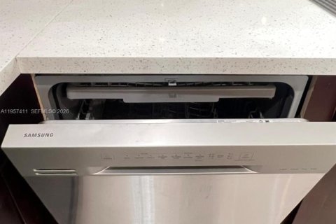 House in Miami, Florida 4 bedrooms, 173.17 sq.m. № 2011287 - photo 16