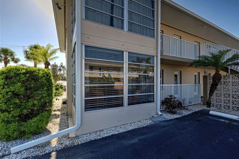 Condo in Venice, Florida, 2 bedrooms  № 1894988 - photo 10