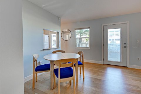 Condo in Venice, Florida, 2 bedrooms  № 1894988 - photo 24