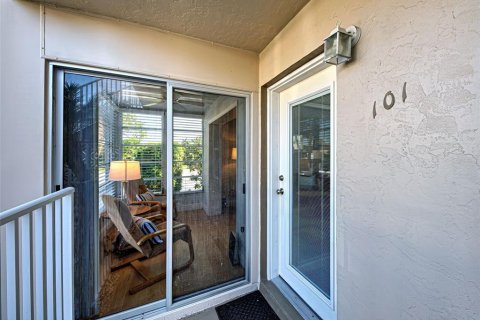 Condo in Venice, Florida, 2 bedrooms  № 1894988 - photo 12