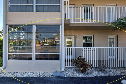 Condo in Venice, Florida, 2 bedrooms  № 1894988 - photo 9