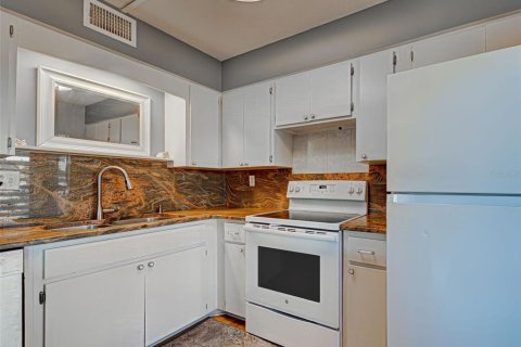 Condo in Venice, Florida, 2 bedrooms  № 1894988 - photo 29