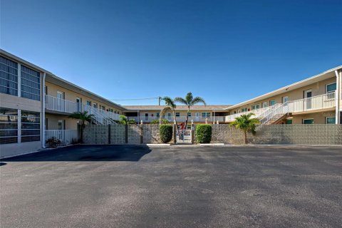 Condo in Venice, Florida, 2 bedrooms  № 1894988 - photo 3