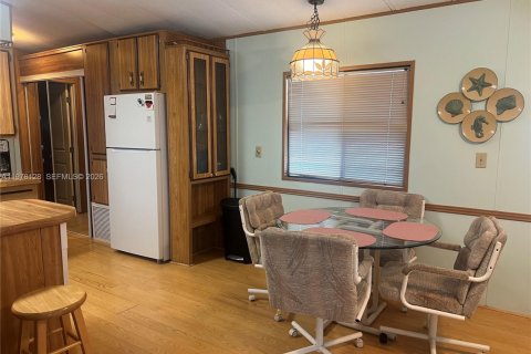 House in Jensen Beach, Florida 1 bedroom, 43.48 sq.m. № 2044466 - photo 9