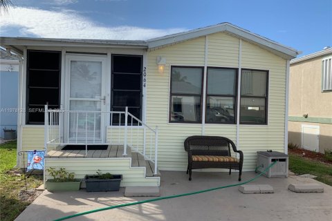 House in Jensen Beach, Florida 1 bedroom, 43.48 sq.m. № 2044466 - photo 3