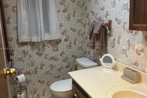 House in Jensen Beach, Florida 1 bedroom, 43.48 sq.m. № 2044466 - photo 6