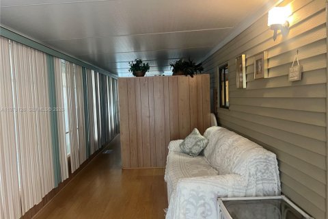 House in Jensen Beach, Florida 1 bedroom, 43.48 sq.m. № 2044466 - photo 8