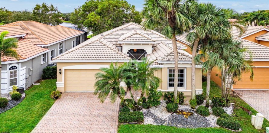 House in Lake Worth, Florida 3 bedrooms, 207.36 sq.m. № 2181241