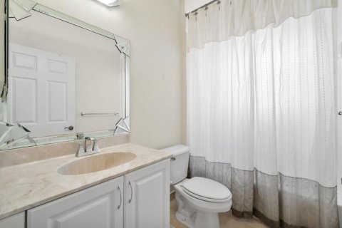 House in Lake Worth, Florida 3 bedrooms, 207.36 sq.m. № 2181241 - photo 23