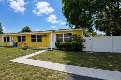 Townhouse in Palm Beach Gardens, Florida 2 bedrooms, 74.32 sq.m. № 2176736