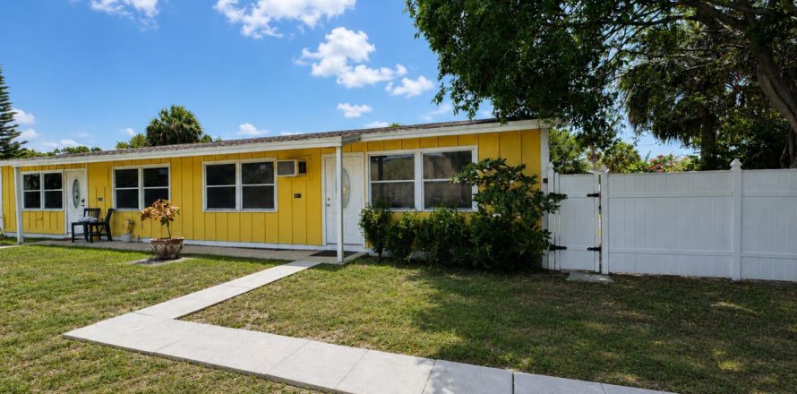 Townhouse in Palm Beach Gardens, Florida 2 bedrooms, 74.32 sq.m. № 2176736
