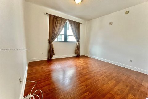 Condominio en alquiler en Miami, Florida, 2 dormitorios, 106.37 m2 № 1949857 - foto 19