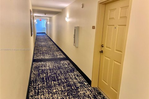 Condominio en alquiler en Miami, Florida, 2 dormitorios, 106.37 m2 № 1949857 - foto 7