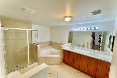 Condominio en alquiler en Miami, Florida, 2 dormitorios, 106.37 m2 № 1949857 - foto 21
