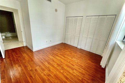 Condominio en alquiler en Miami, Florida, 2 dormitorios, 106.37 m2 № 1949857 - foto 16